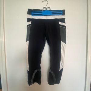 Lululemon- Cropped Mesh Leggings, Black and White (size: 6)